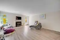 3 1552 EVERALL STREET - thumbnail 5