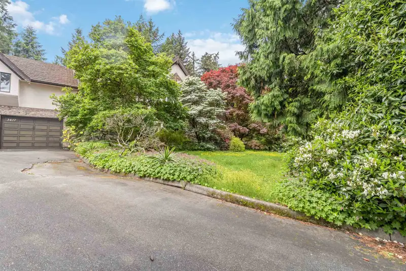 3427 140 STREET - photo 3 of 40