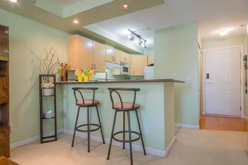 303 20200 56 AVENUE - photo 1 of 25