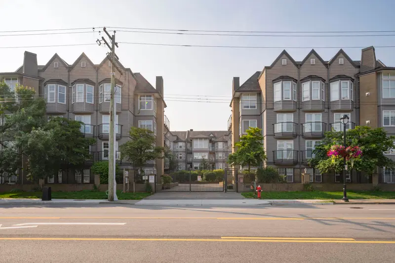 303 20200 56 AVENUE - photo 2 of 25