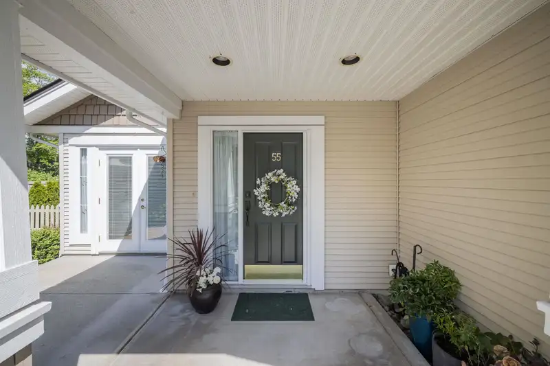55 14877 33 AVENUE - photo 2 of 33