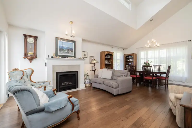 55 14877 33 AVENUE - photo 3 of 33