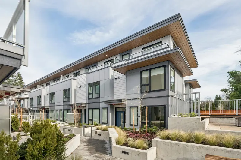 120 921 GRANT STREET - photo 1 of 10