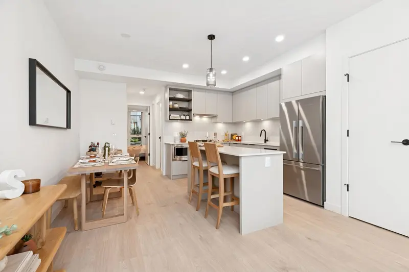 120 921 GRANT STREET - photo 3 of 10