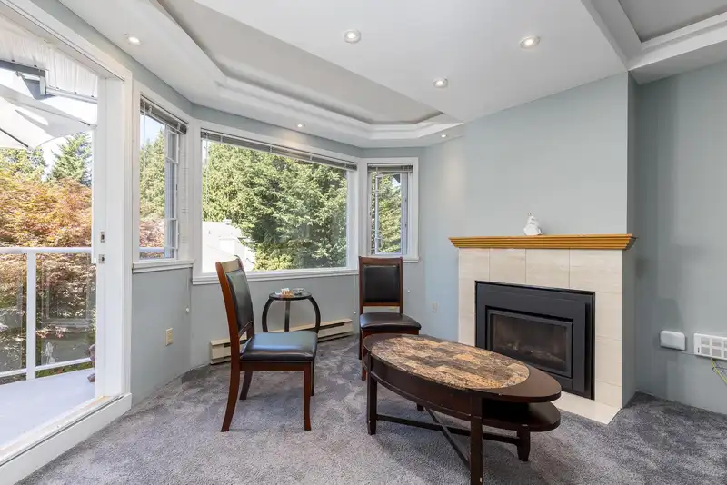 306 13959 16 AVENUE - photo 2 of 26