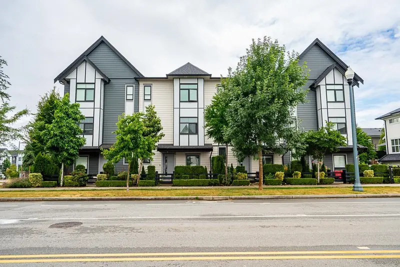 38 2427 164 STREET - photo 3 of 25