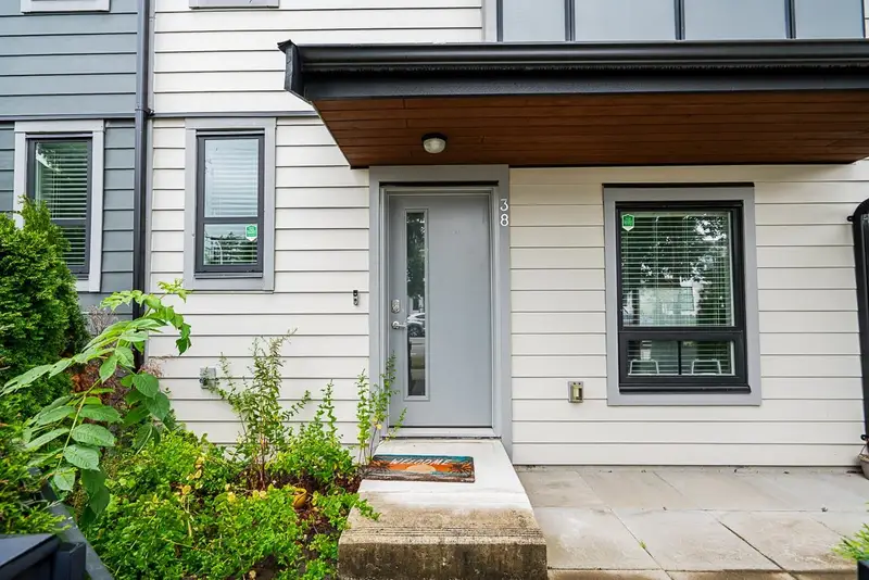 38 2427 164 STREET - photo 4 of 25