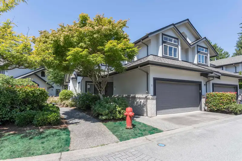 7 3387 KING GEORGE BOULEVARD - photo 1 of 38