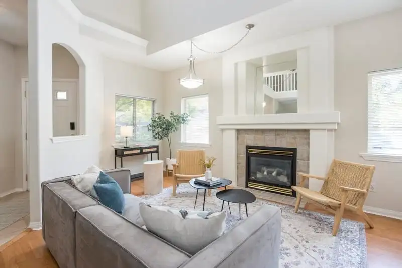 7 3387 KING GEORGE BOULEVARD - photo 4 of 38