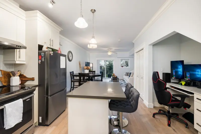 105 3488 SEFTON STREET - photo 4 of 24