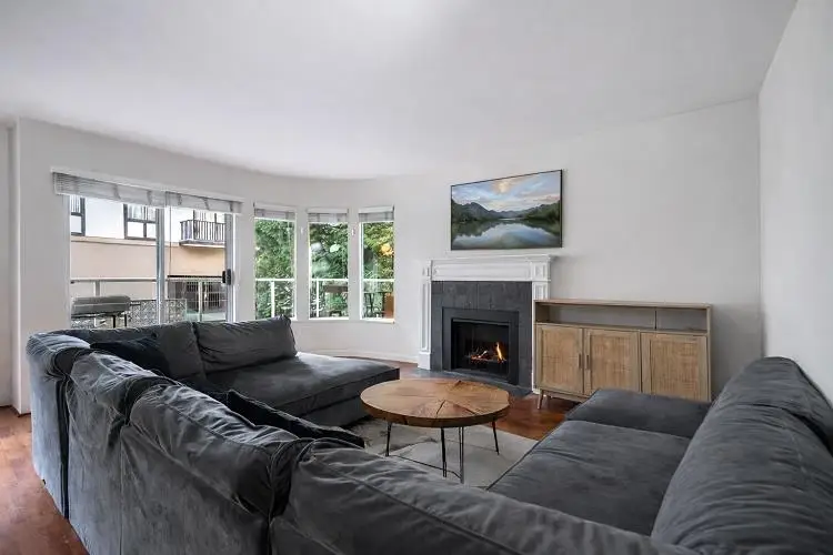 202 320 W 2ND STREET - photo 4 of 23