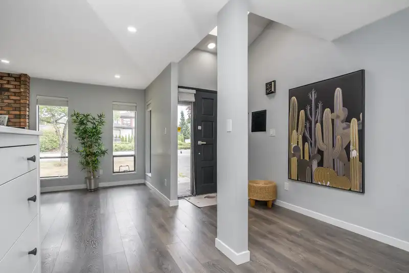 14956 20 AVENUE - photo 2 of 40