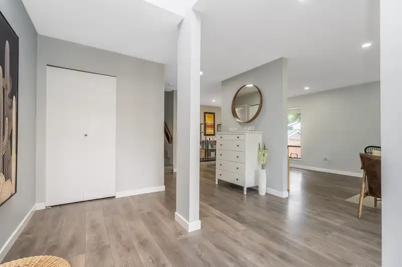 14956 20 AVENUE - photo 4 of 40