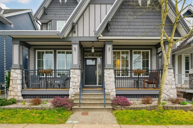 19468 70 AVENUE - photo 2 of 25