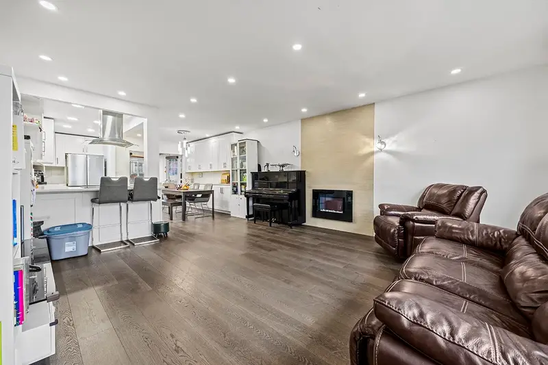 778 E 52ND AVENUE - photo 2 of 18