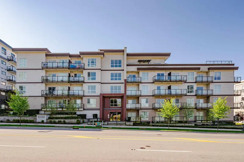 420 13768 108 AVENUE - photo 2 of 25