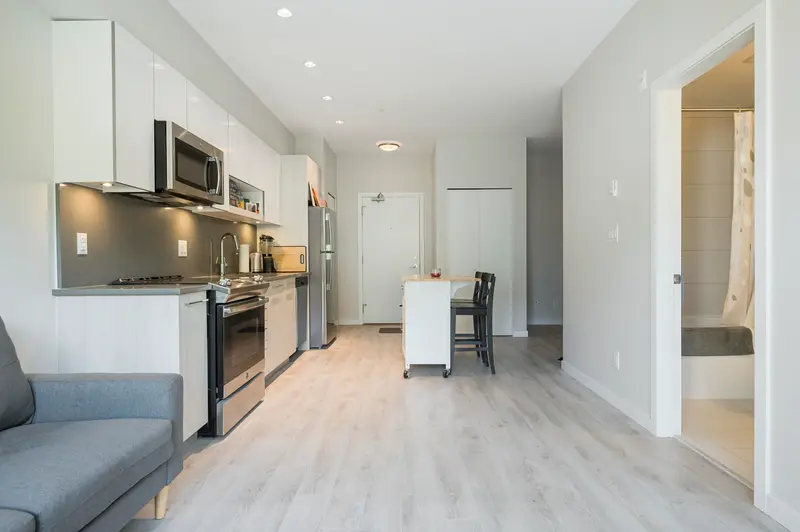 420 13768 108 AVENUE - photo 3 of 25