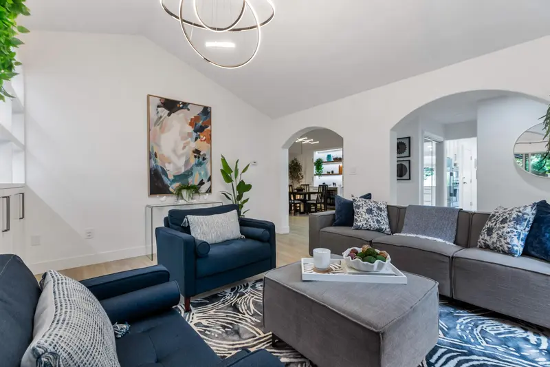 1102 STRATHAVEN DRIVE - photo 4 of 25