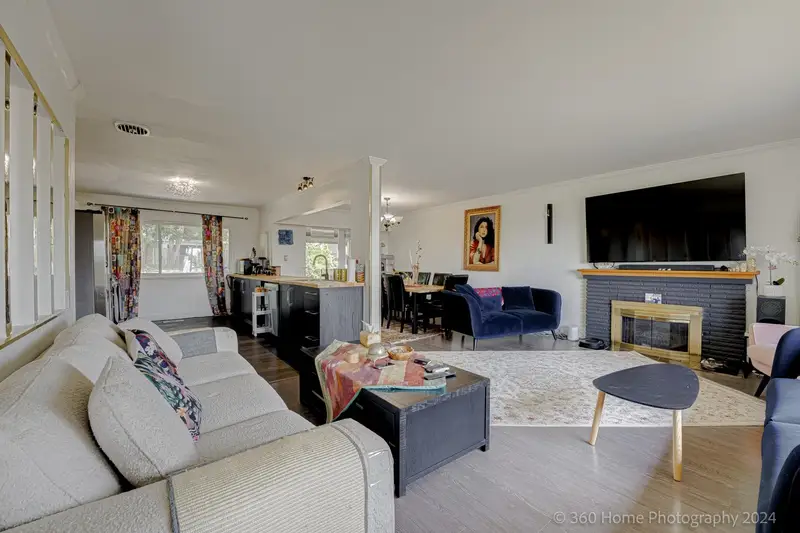 962 WHITCHURCH STREET - photo 4 of 25