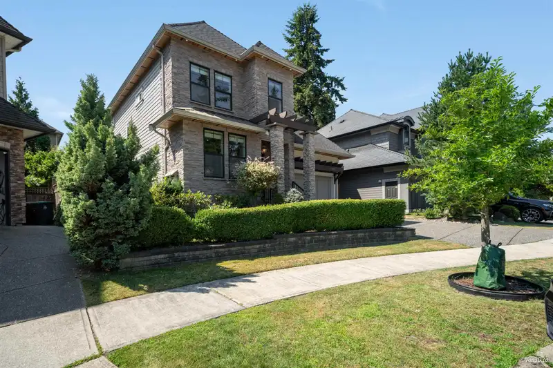 16324 26B AVENUE - photo 2 of 39