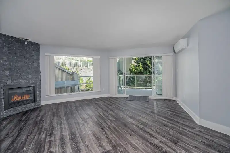202 15025 VICTORIA AVENUE - photo 4 of 35