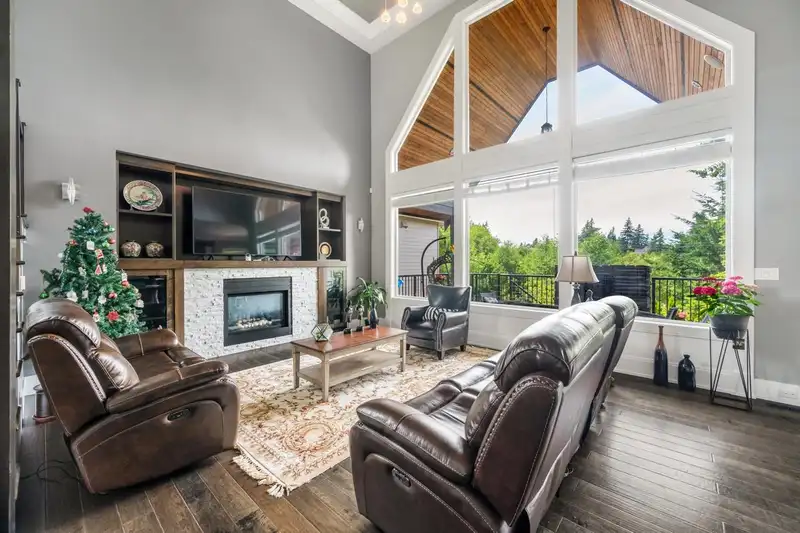 2785 161 STREET - photo 4 of 37