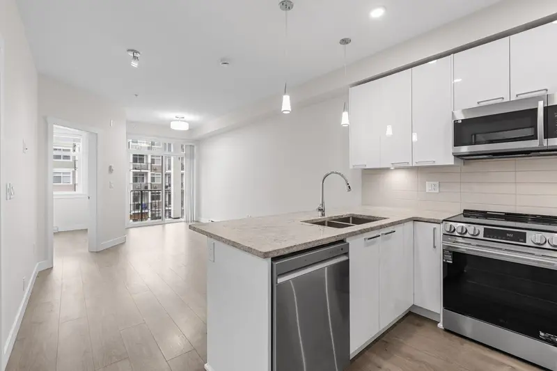 313 20696 EASTLEIGH CRESCENT - photo 4 of 25