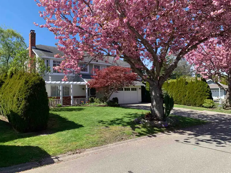1925 154A STREET - photo 1 of 40