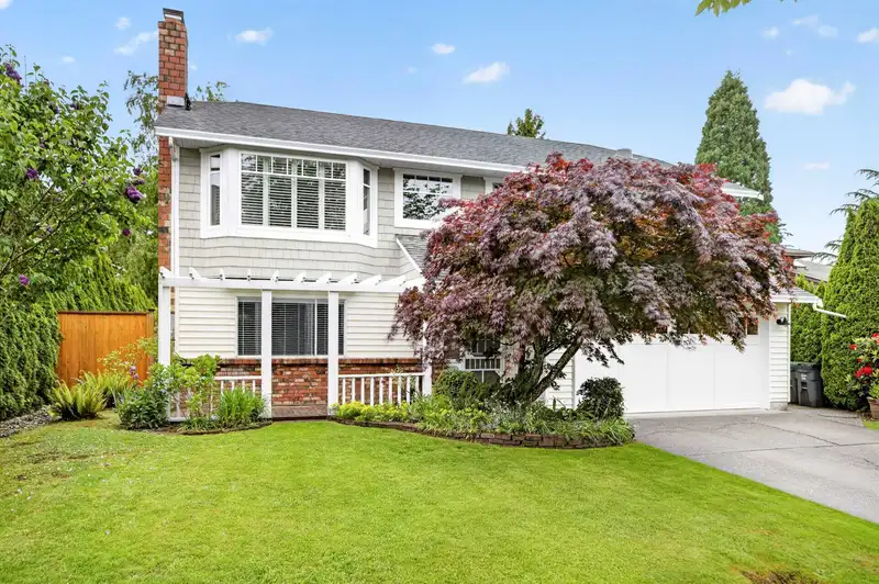 1925 154A STREET - photo 2 of 40