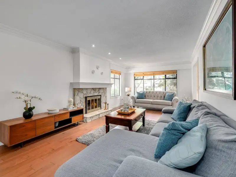 14263 16A AVENUE - photo 4 of 37