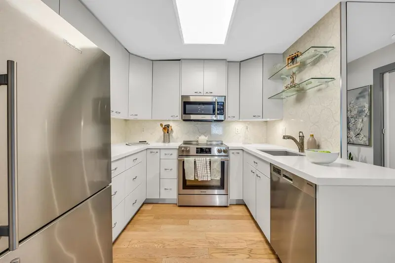 302 3461 CURLE AVENUE - photo 2 of 25