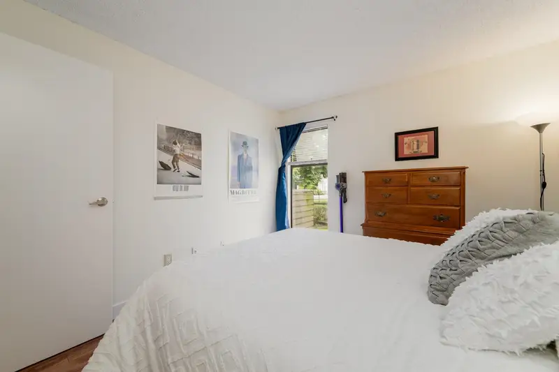 211 423 AGNES STREET - photo 2 of 23