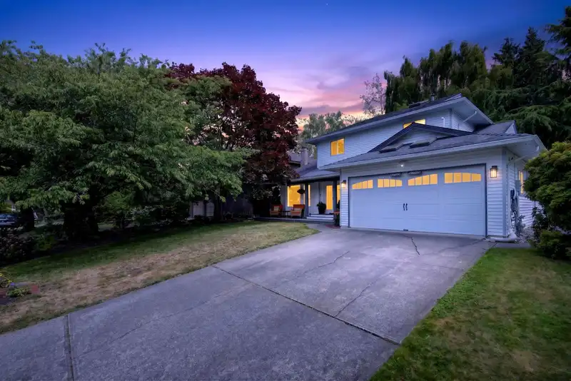 1054 163A STREET - photo 2 of 40