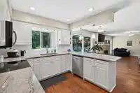 1054 163A STREET - thumbnail 23