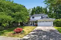1054 163A STREET - thumbnail 4