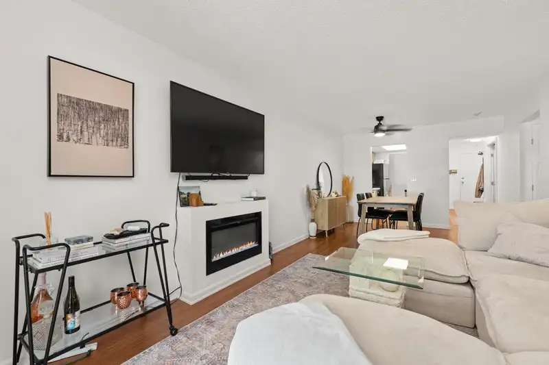 111 1341 GEORGE STREET - photo 3 of 19