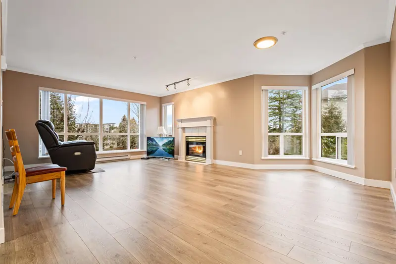 206 32120 MT WADDINGTON AVENUE - photo 2 of 23