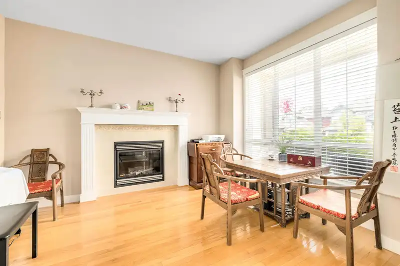 15418 33A AVENUE - photo 2 of 18