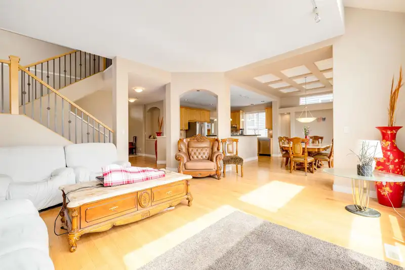 15418 33A AVENUE - photo 4 of 18