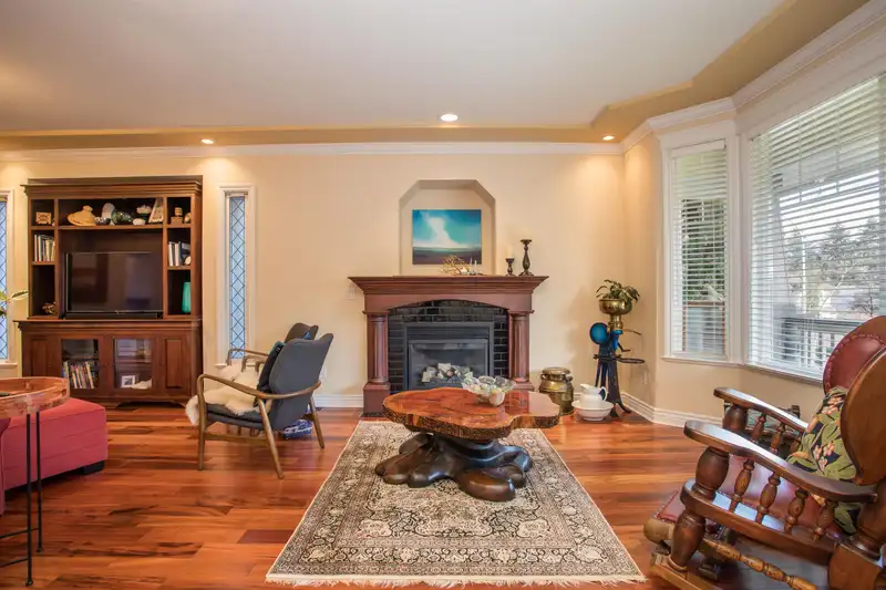 2931 152A STREET - photo 2 of 37
