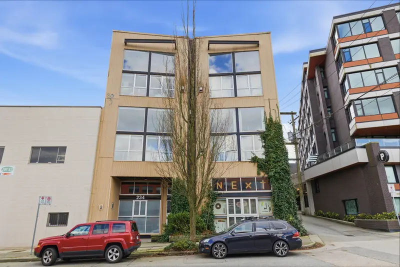 203 234 E 5TH AVENUE - photo 2 of 25