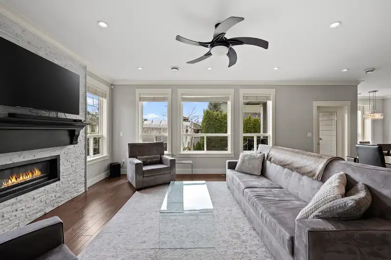 17390 0B AVENUE - photo 3 of 28