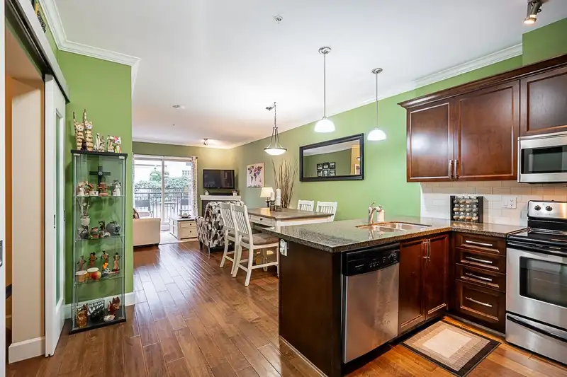 102 15268 18 AVENUE - photo 2 of 26