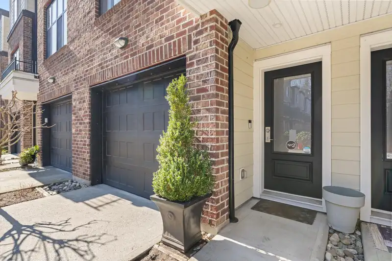 2 15588 32 AVENUE - photo 2 of 28