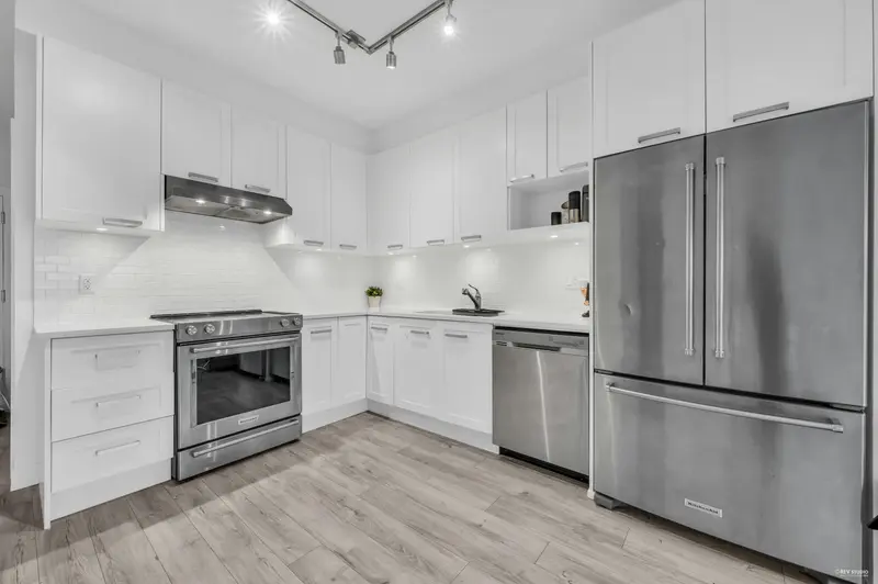 316 5638 201A STREET - photo 2 of 24