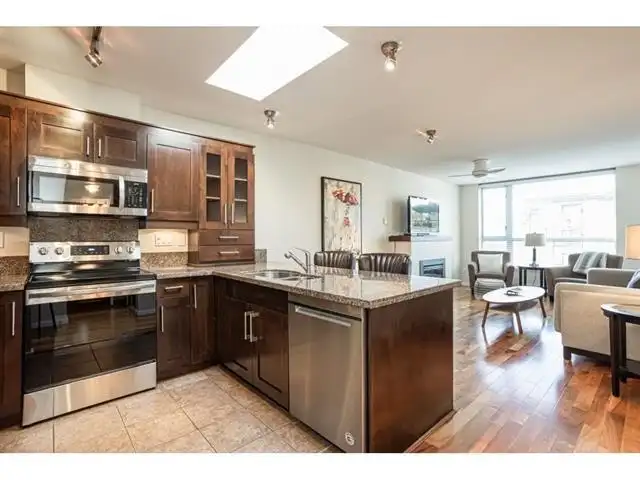 303 15777 MARINE DRIVE - photo 3 of 6