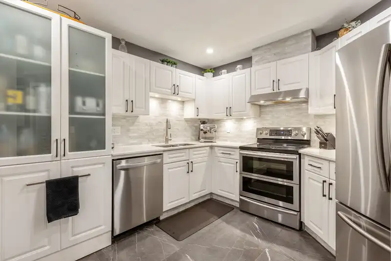 311 15185 22 AVENUE - photo 3 of 29