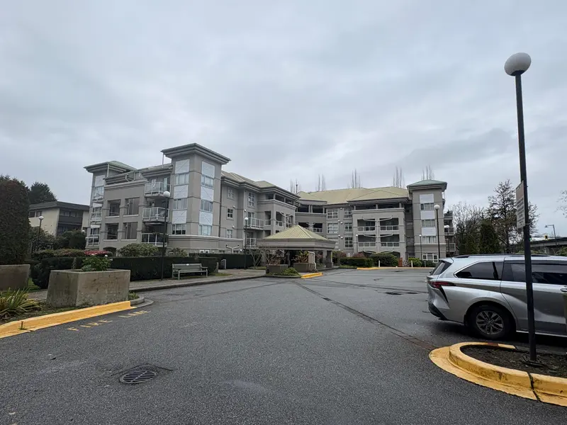 102 10533 UNIVERSITY DRIVE - photo 4 of 25