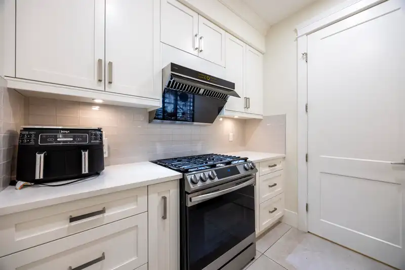 1245 KENT STREET - photo 4 of 33