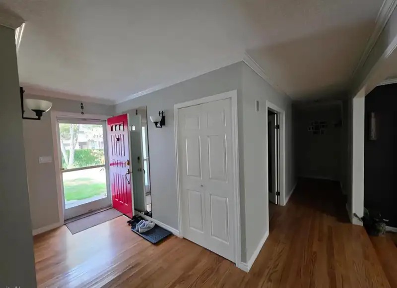 15580 20 AVENUE - photo 4 of 18